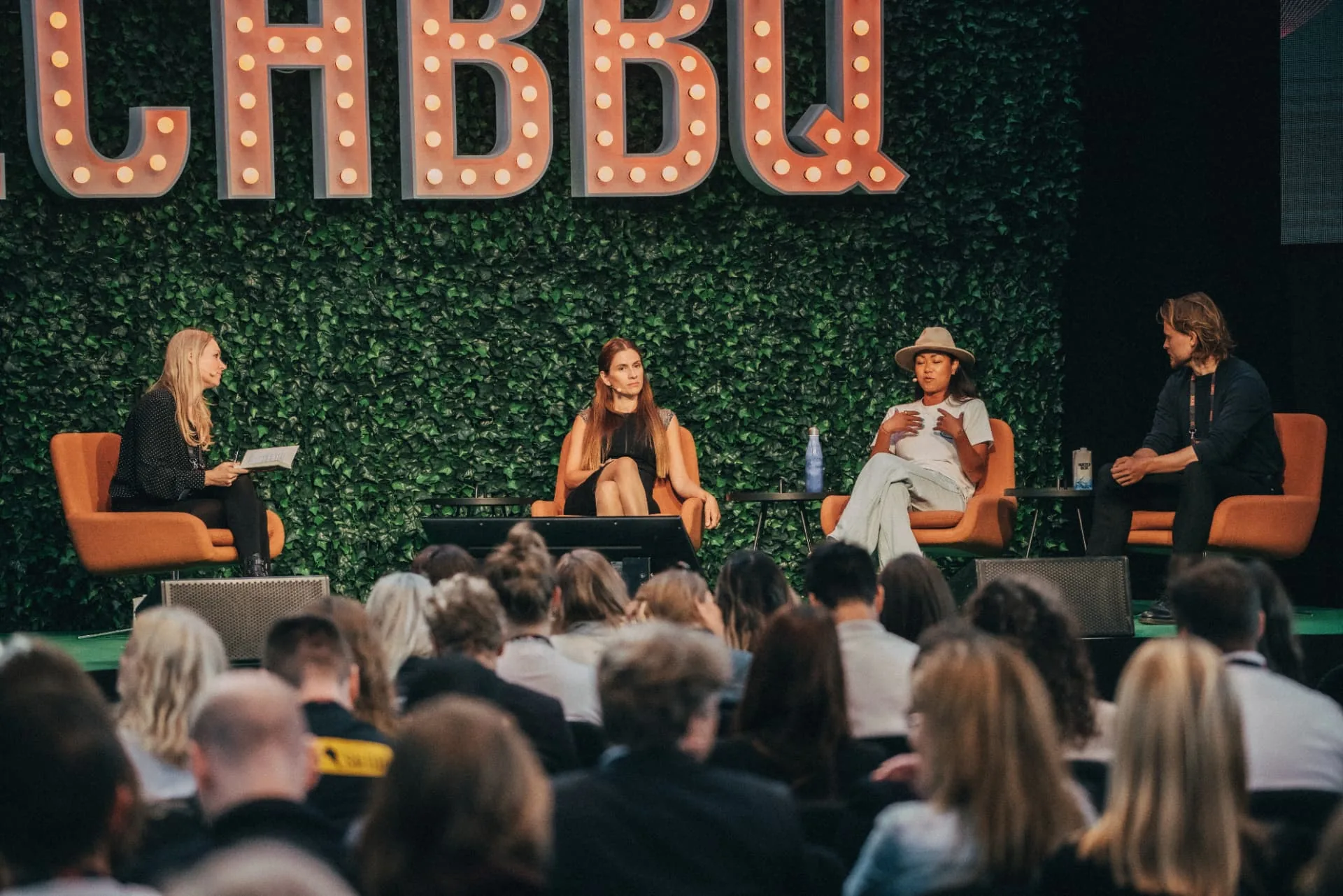 Sahra-Josephine en un panel de TechBBQ en Copenhague