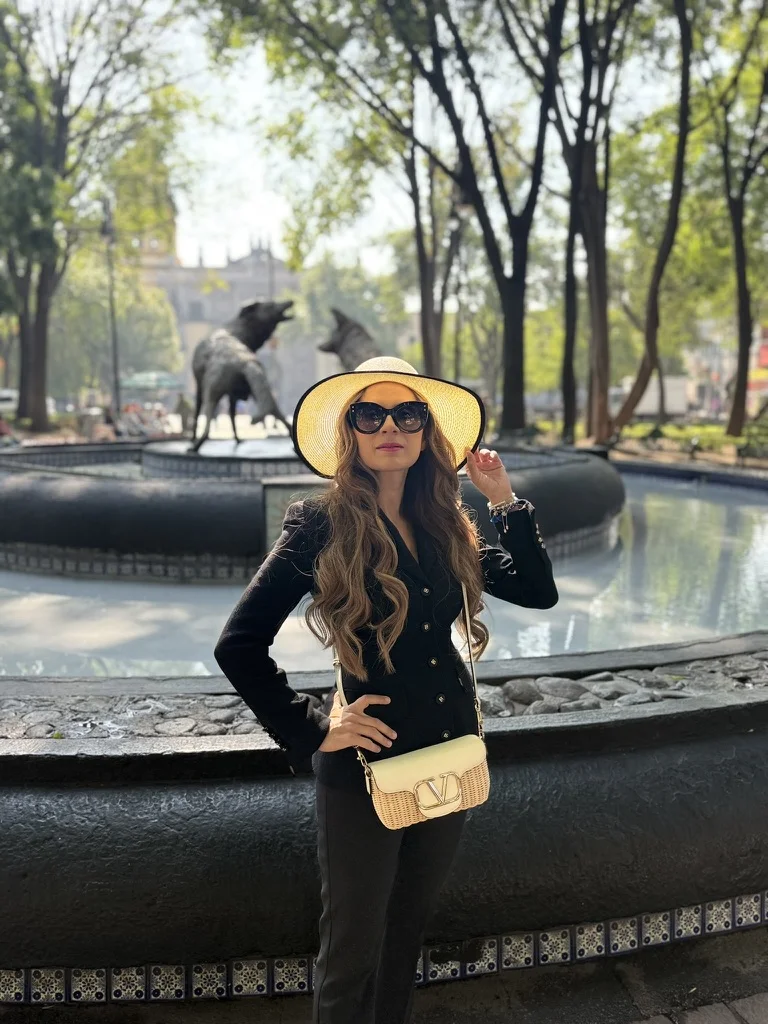 Sahra-Josephine in a sun hat by a fountain