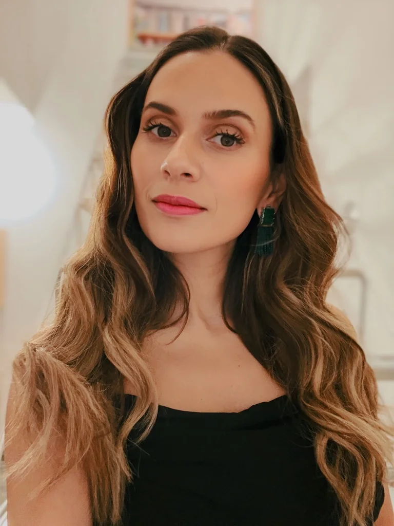 Portrait of Sahra-Josephine with green earrings